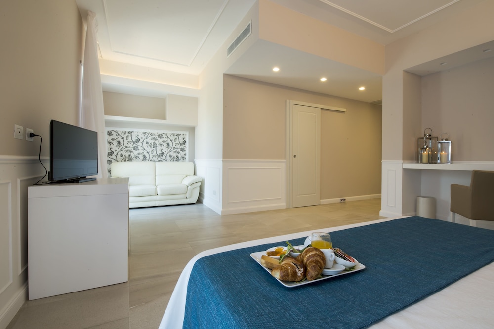 Bianco Riccio Suite Hotel 10/79