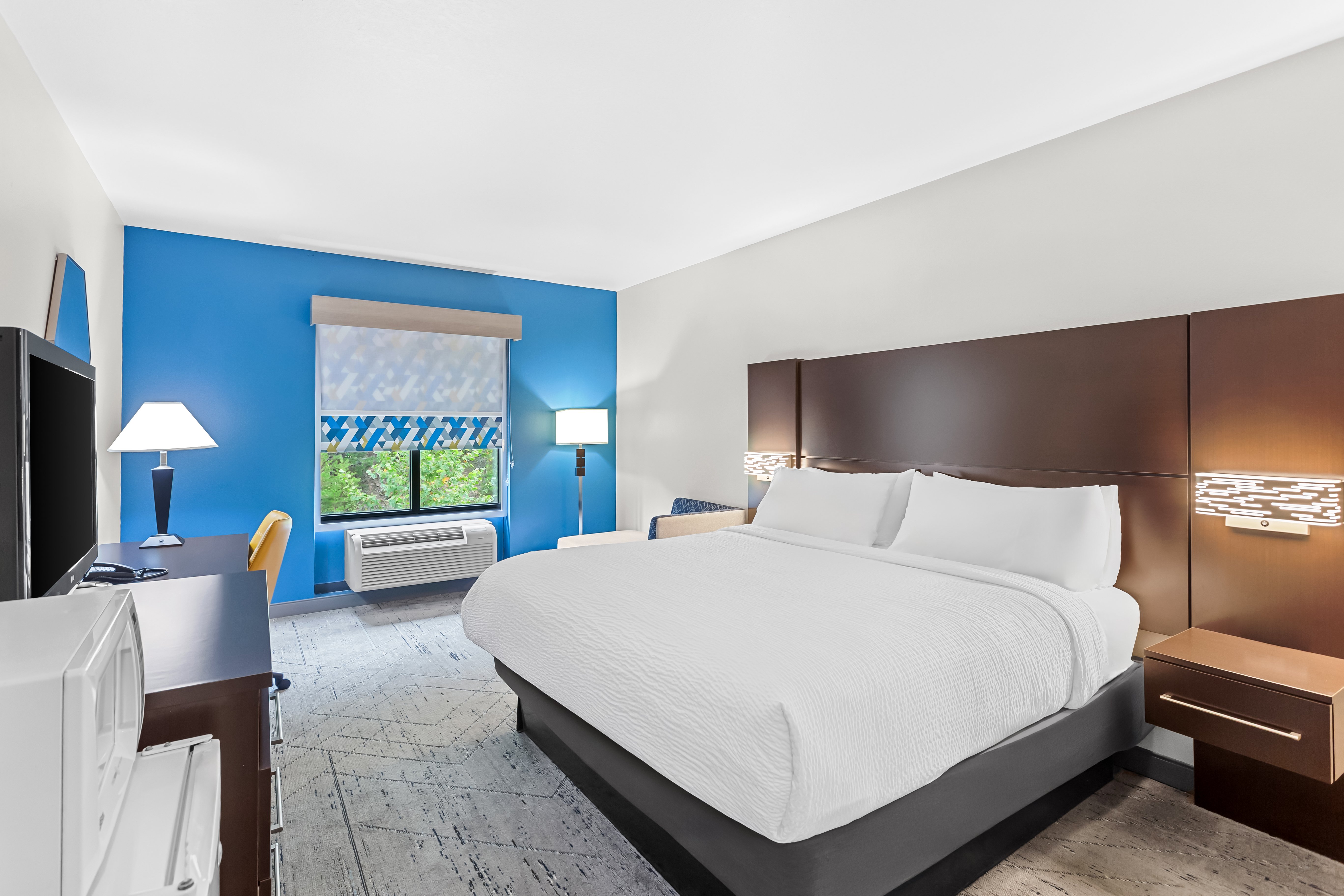 Holiday Inn Express Hotel & Suites Cross Lanes 34/75