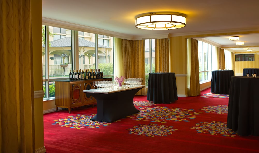 Wyndham Cleveland Airport 17/36