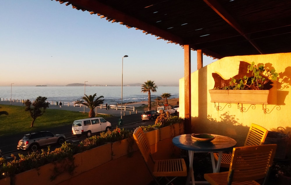 Dolphin Inn Guest House 60/74