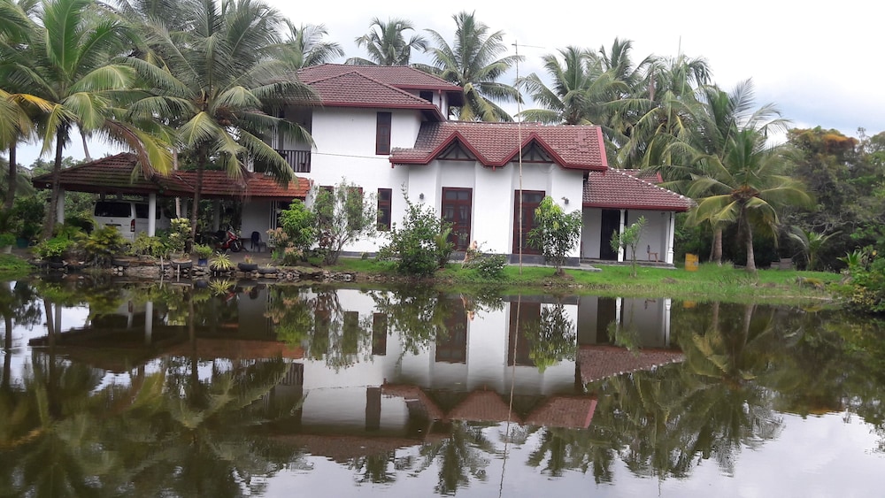 Lagoonvilla Hotel 2/16