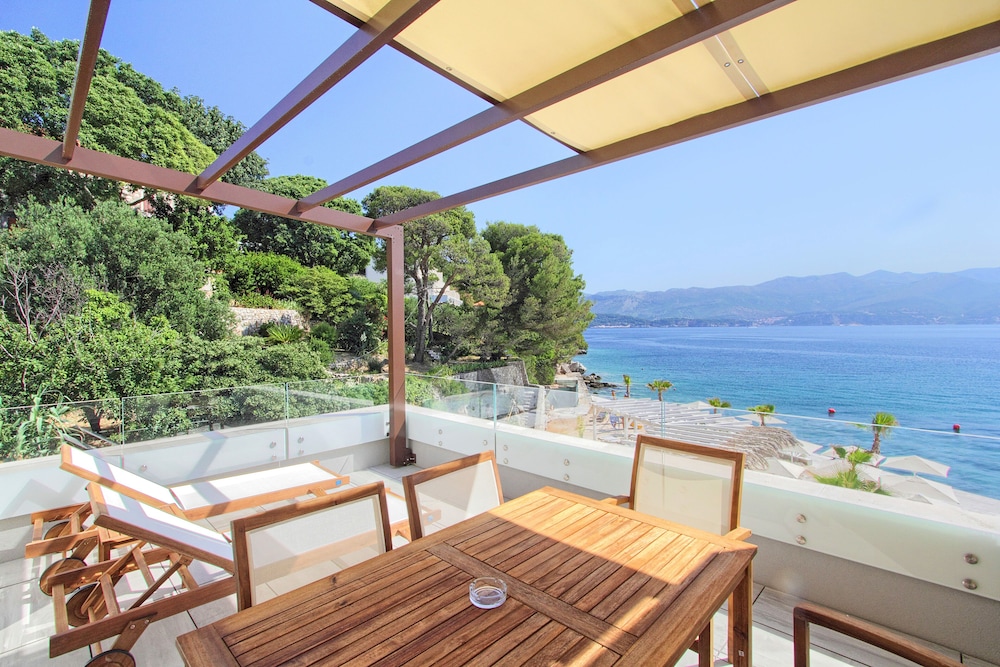 Kalamota Beach House 4/68