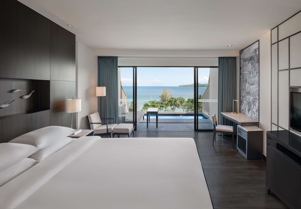 ROOM, KING BED, PLUNGE POOL