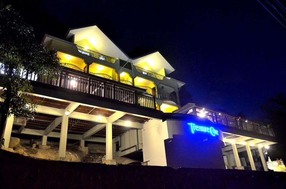 Treasure Cove Hotel 4/58