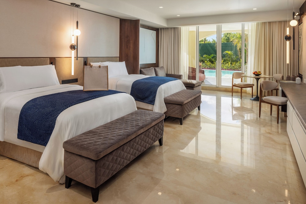 4 BEDROOMS, GRAND, POOL, VILLA