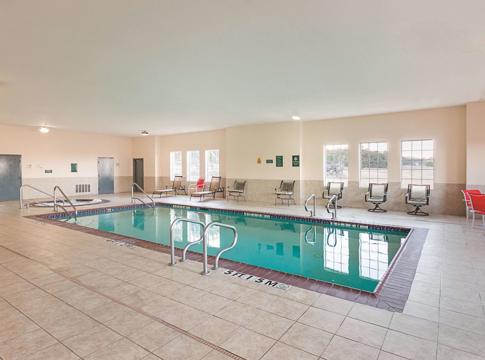 La Quinta Inn Suites Glen Rose 5/55