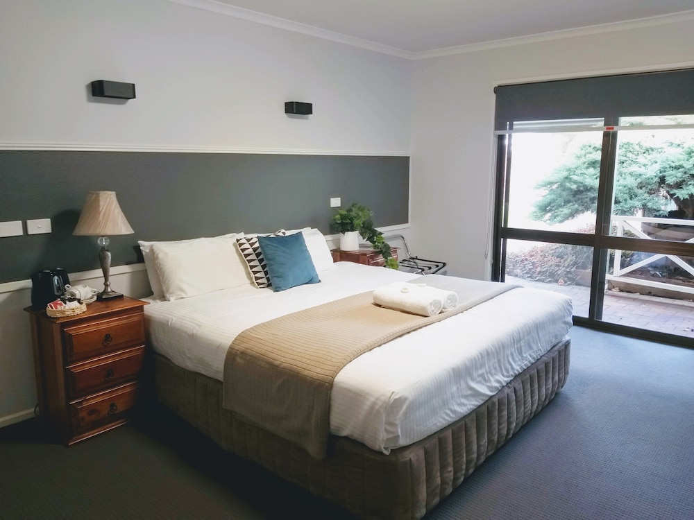 Deluxe, King Bed