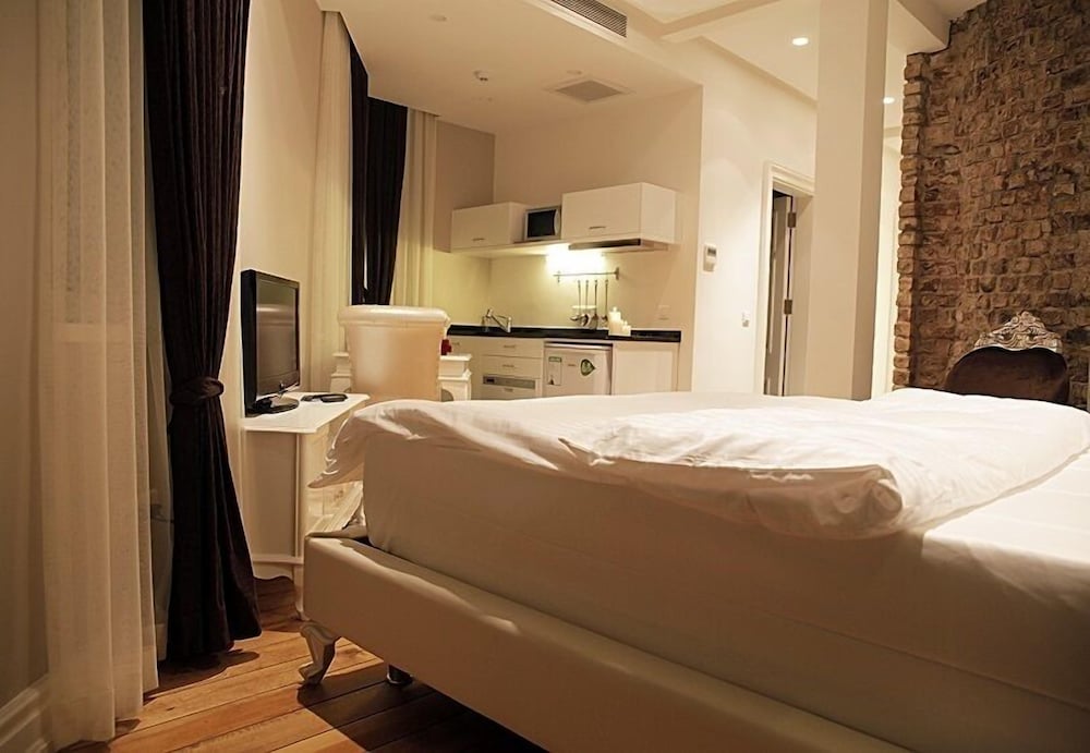 Frida Suites 11/55