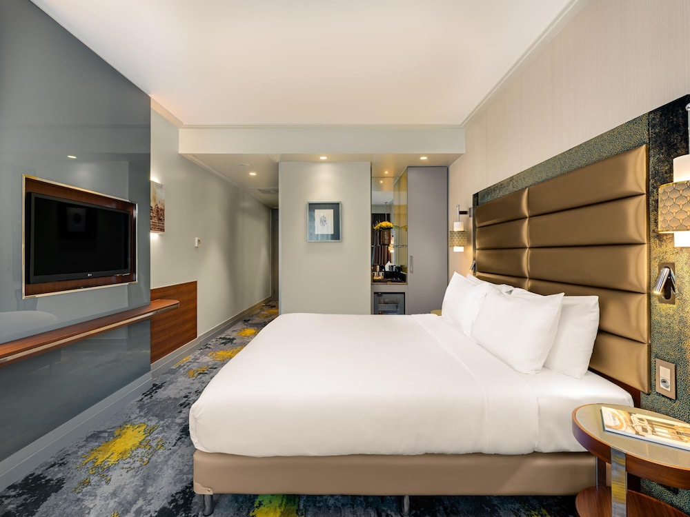 SUPERIOR, DOUBLE BED, CITY VIEW