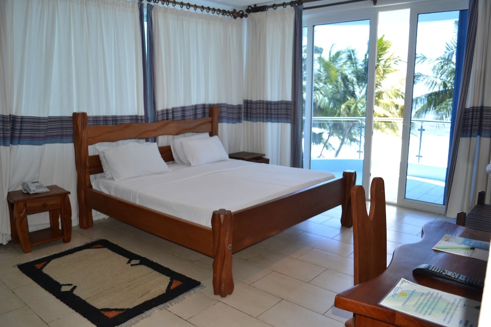 Cowrie Shell Beach Apartments 16/50