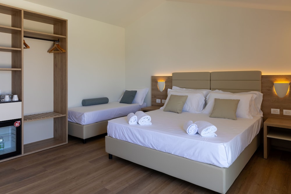 Chalet, Triple, 1 King and 1 Single Beds, Sea Front