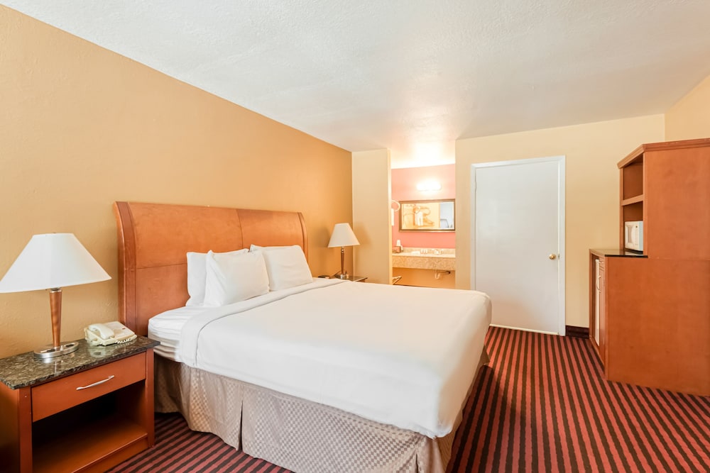 Rodeway Inn & Suites Jefferson 26/53
