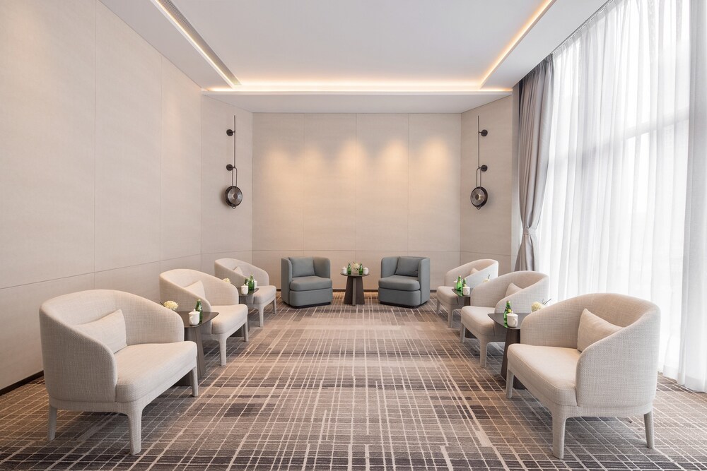 Crowne Plaza Qingdao Jinshui 27/84