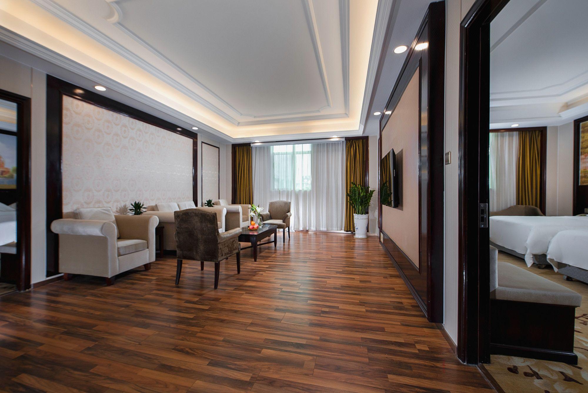 Vienna International Hotel (Shenzhen Guanlan Huanguan South Road) 31/45