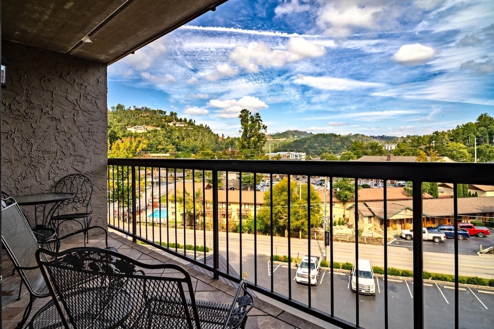 Olde Gatlinburg Rentals 5/50