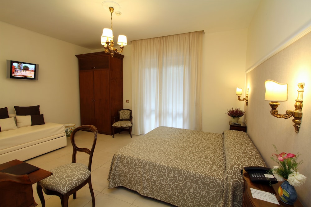 Hotel Alpha 42/72