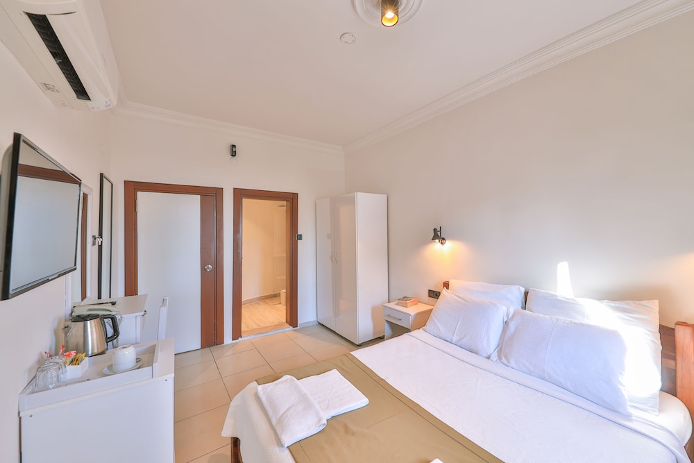 Zinbad Hotel 3/51