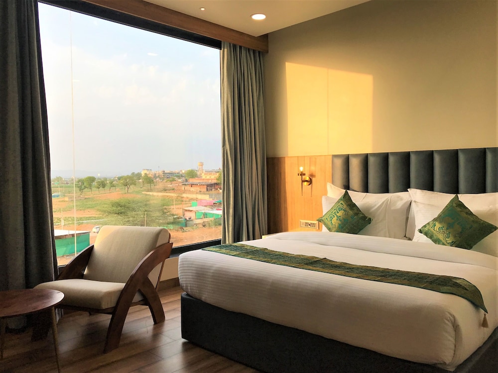 Premier, Double Bed, Resort View