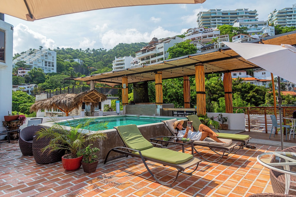 Amaca Hotel Puerto Vallarta 68/76