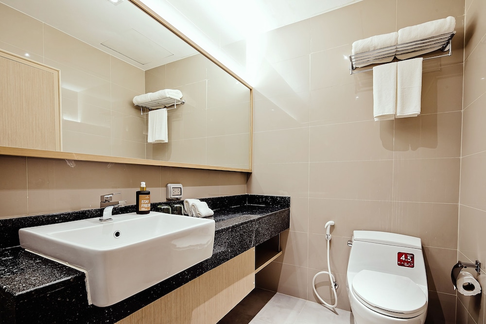 Three Sukhumvit Hotel Sha Plus Certified 66/70