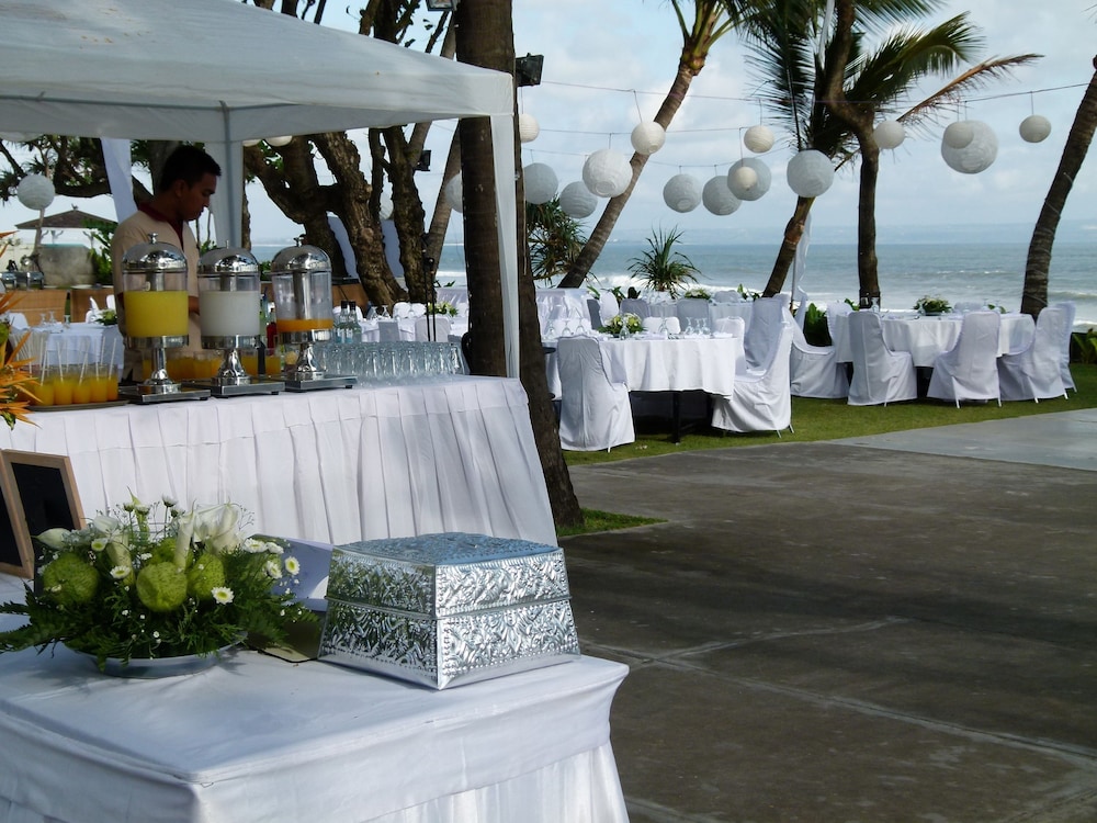 Legong Keraton Beach Hotel 13/70