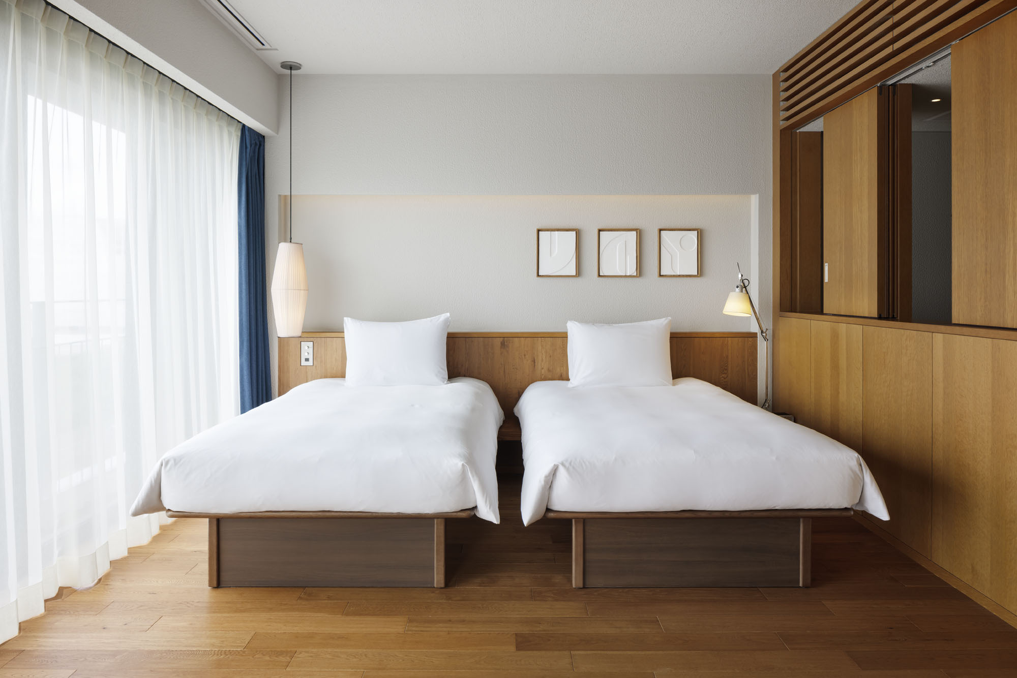 Club, Twin Beds, Balcony, Lounge Access, Middle Floor