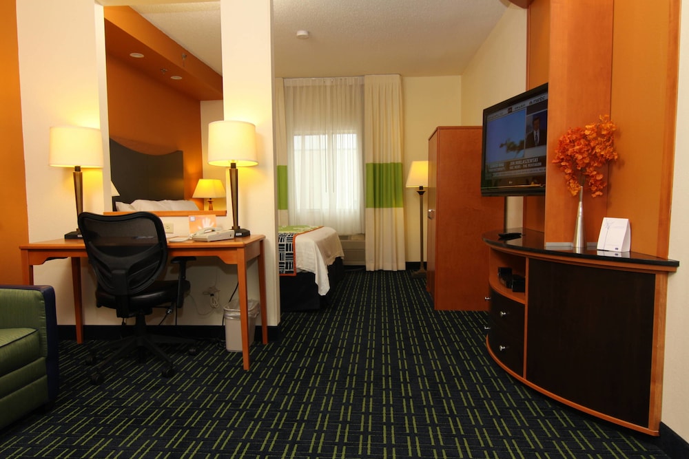 Fairfield Inn Suites Fargo 12/34