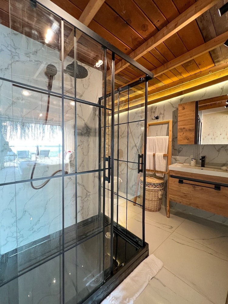 Mandalina Luxury Suites 11/50