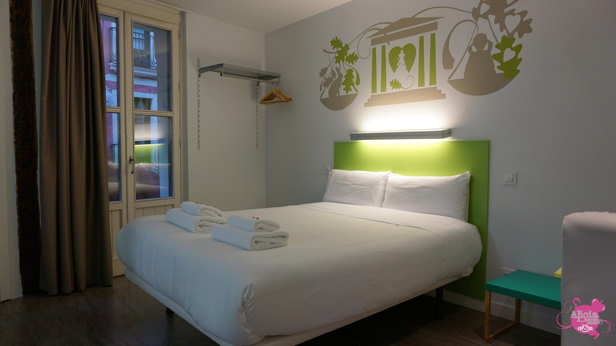 ROOM, DOUBLE BED
