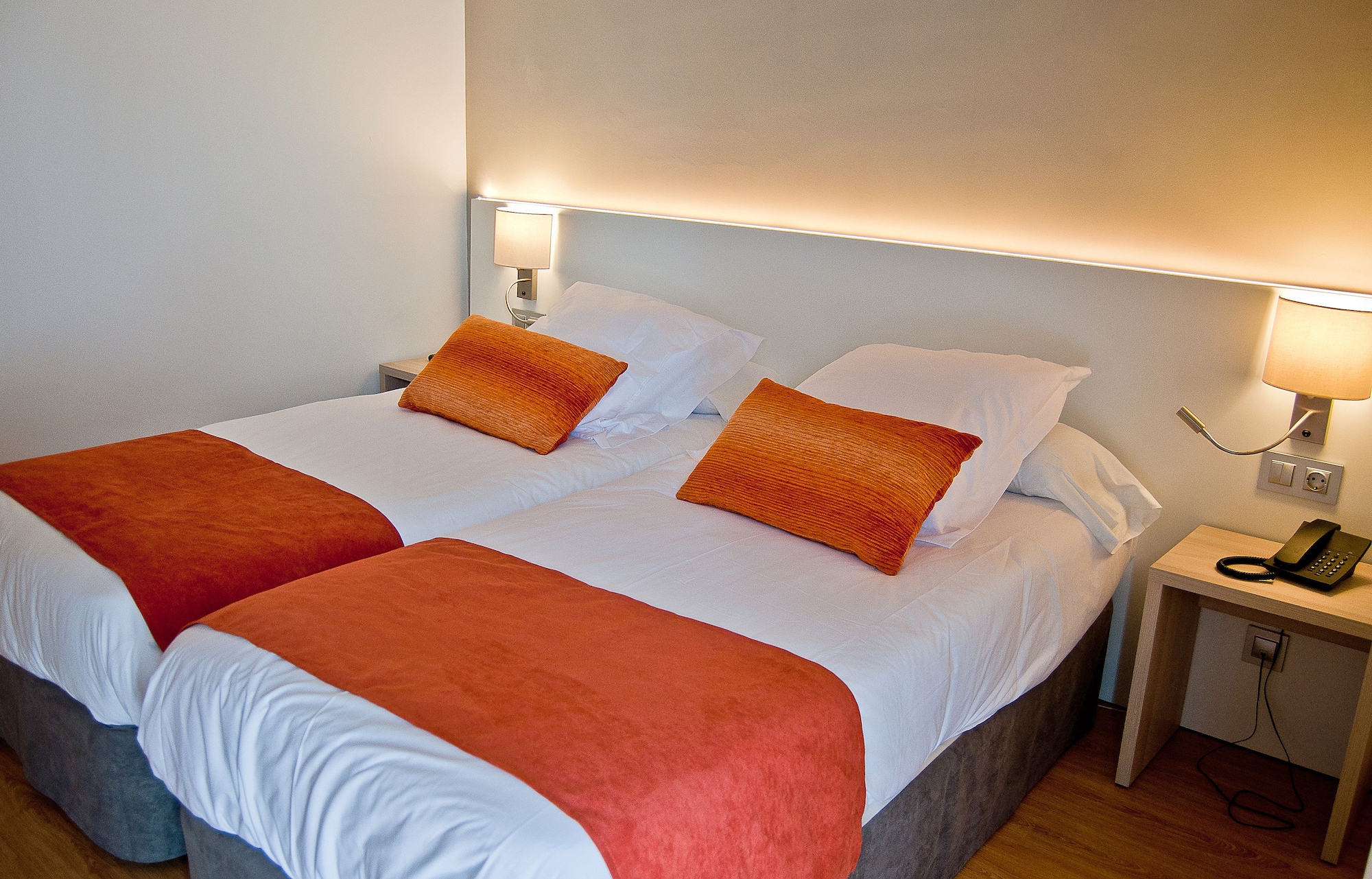 COMFORT, STUDIO, TWIN BEDS, KITCHEN