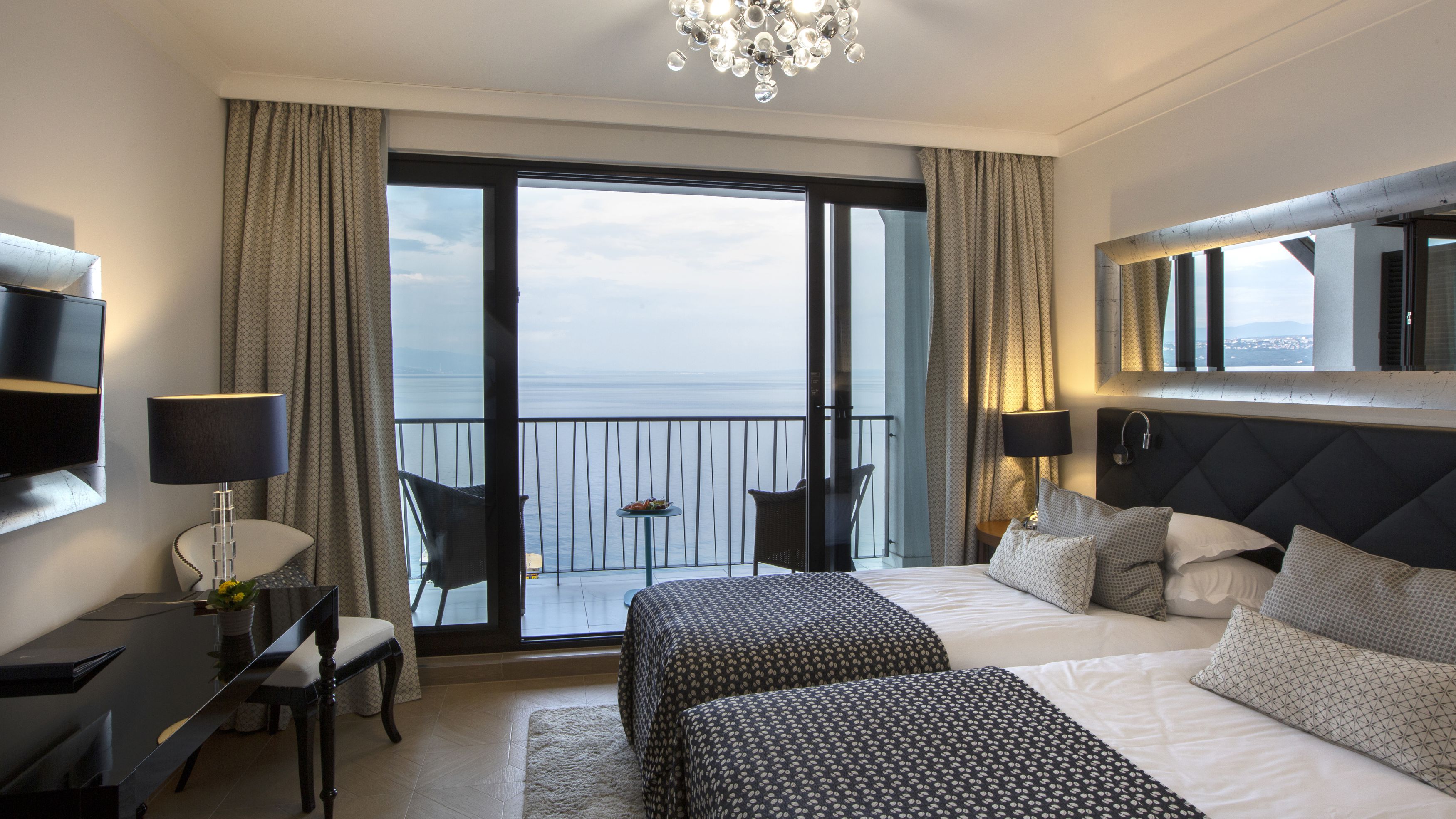 DELUXE, DOUBLE OR TWIN BED, SEA VIEW, BALCONY