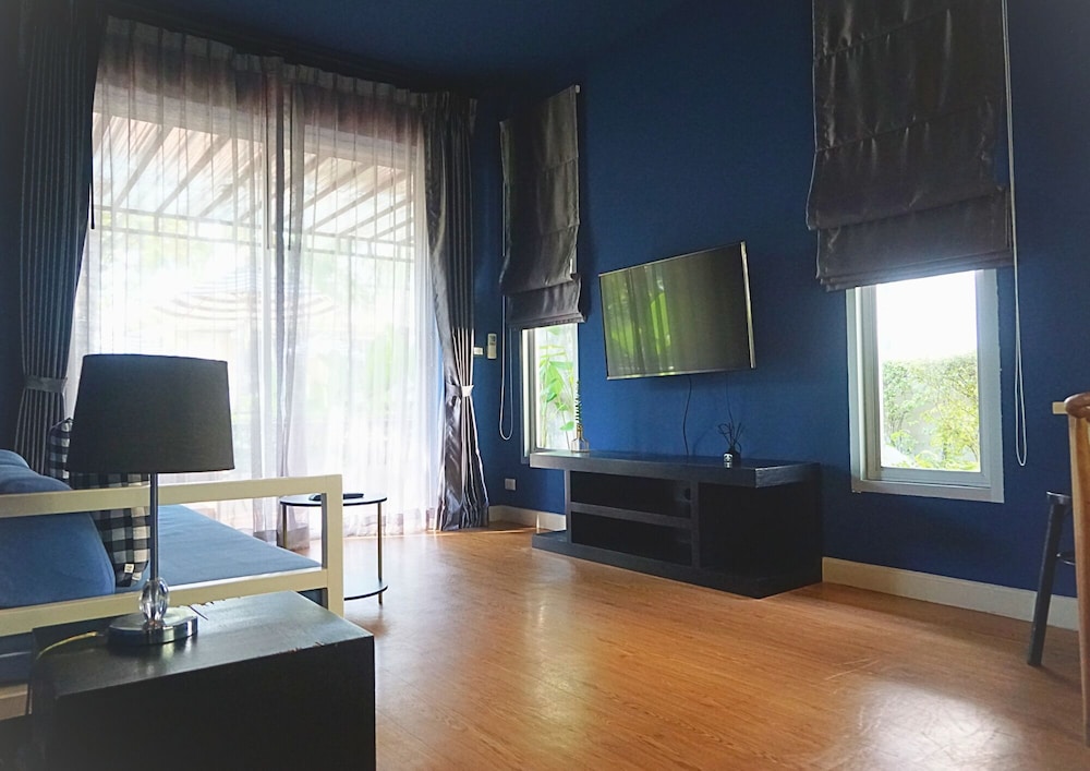 THE SIGNATURE PHUKET RESORT AND RESTAURANT 58/70