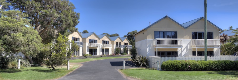 Boathouse Resort Studios & Suites 66/69