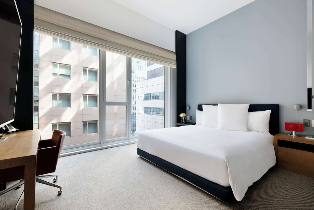1 BEDROOM, SUITE, BALCONY