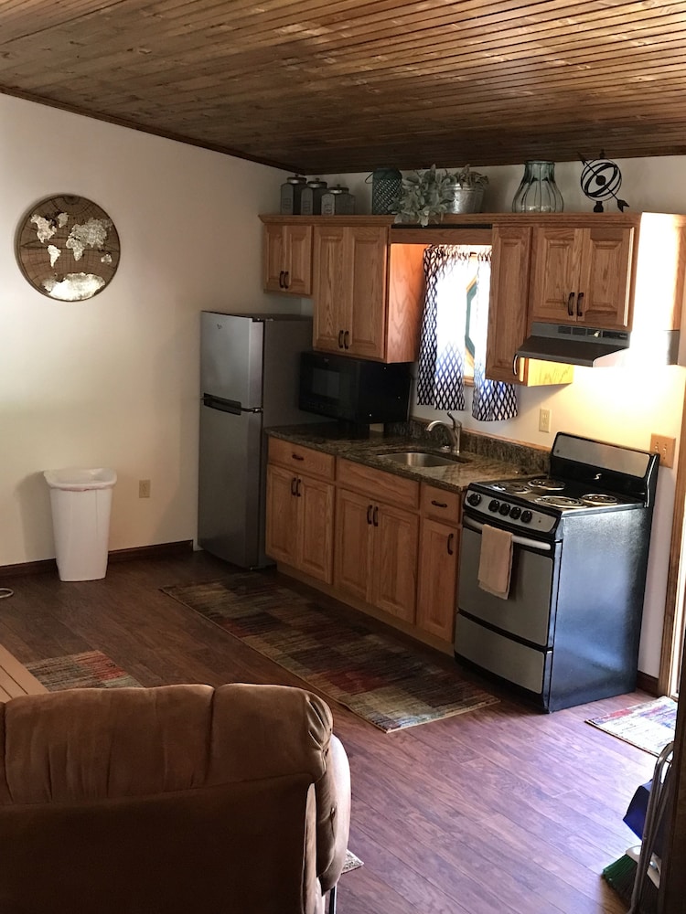 Bullwinkles Rustic Lodge 17/28