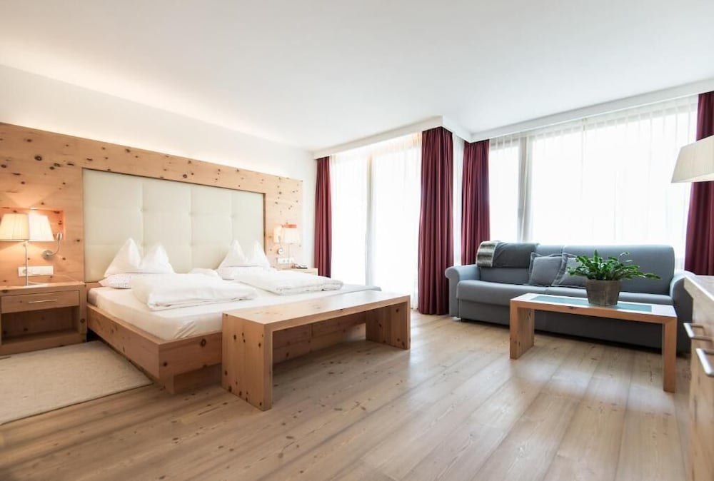 Alpine Hotel Ciasa Lara 5/40
