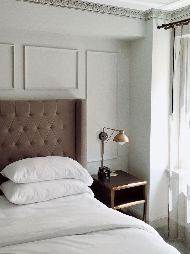 Hotel Phillips Kansas City Curio Collection by Hilton 15/50