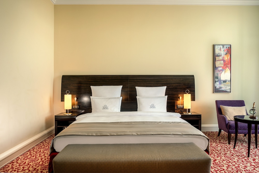 Hotel Atlantic Hamburg, Autograph Collection 12/42