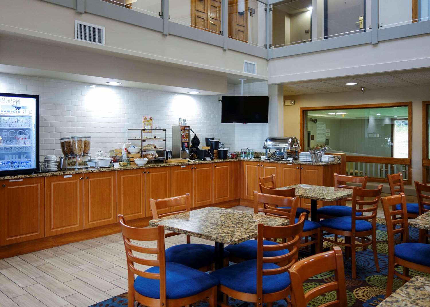 Country Inn and Suites by Radisson, Mishawaka - Southbend 17/24