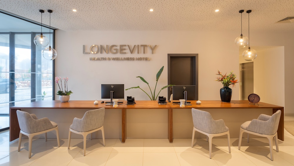 Longevity Health & Wellness Hotel 8/67