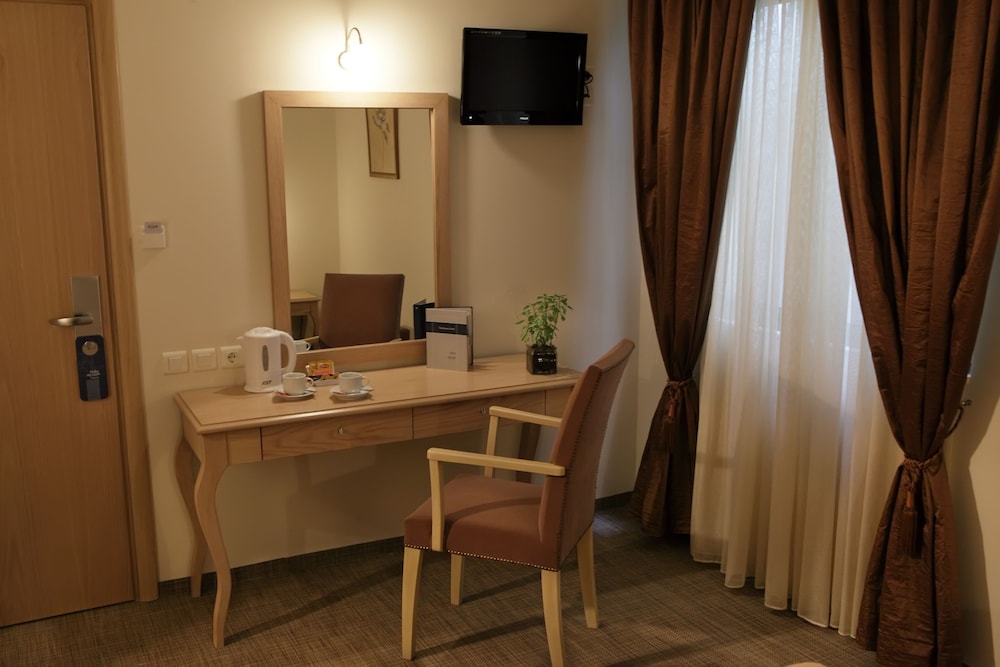 Parthenon Hotel Athens, Vassilicos House of Hospitality 27/31
