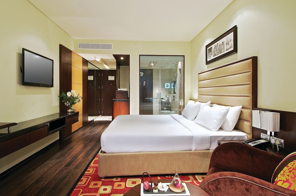 Vivanta Hyderabad, Begumpet 14/55