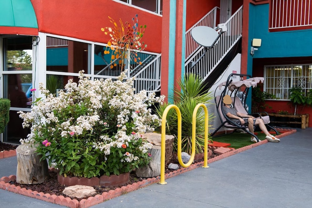 Sandia Peak Inn Old Town ABQ, a Howard Johnson by Wyndham 27/38