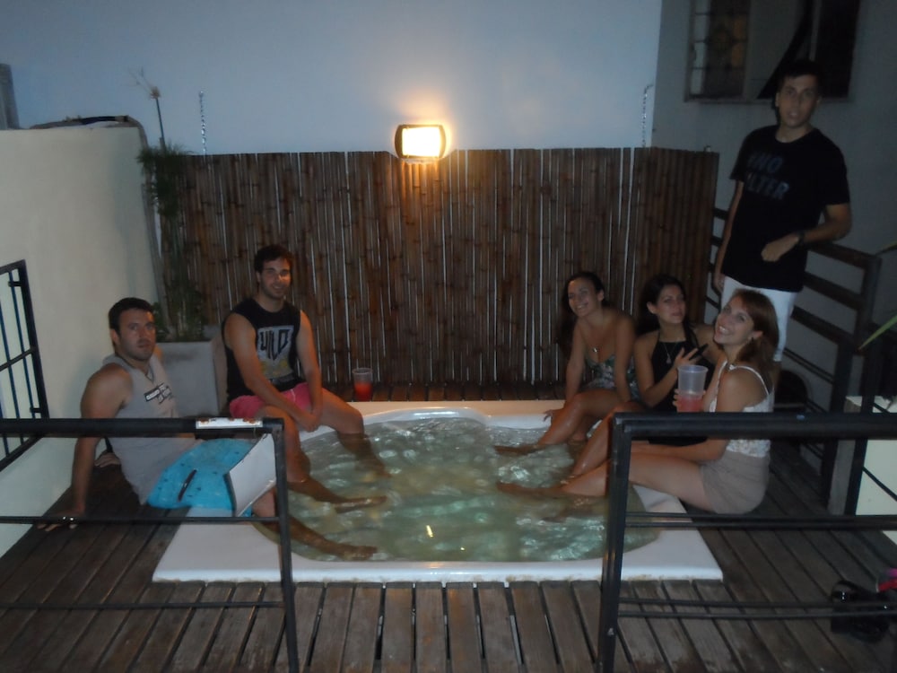 Sabatico Travelers Hostel 25/50