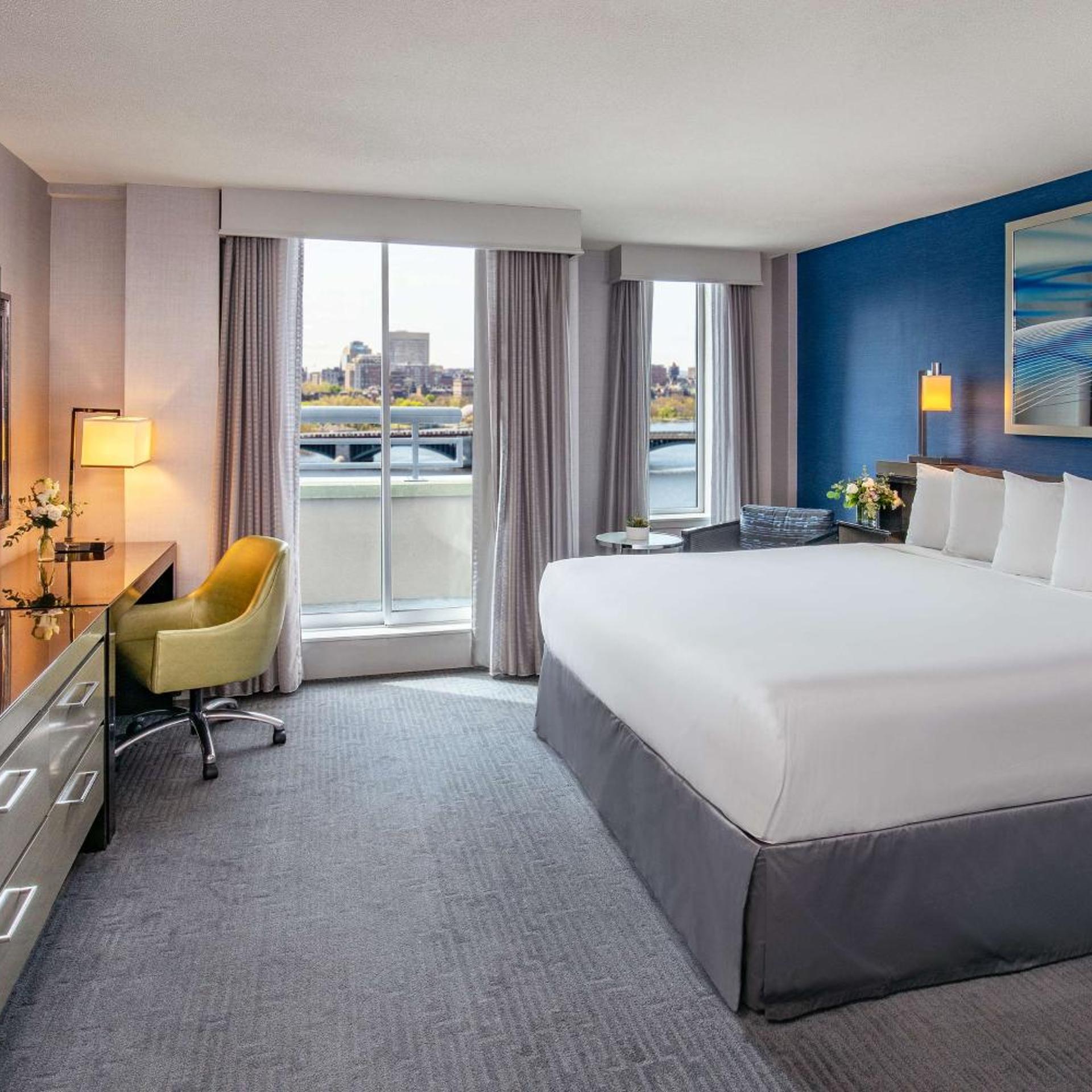 1 Bedroom, Suite, King Bed, River View, West Tower, Accessible