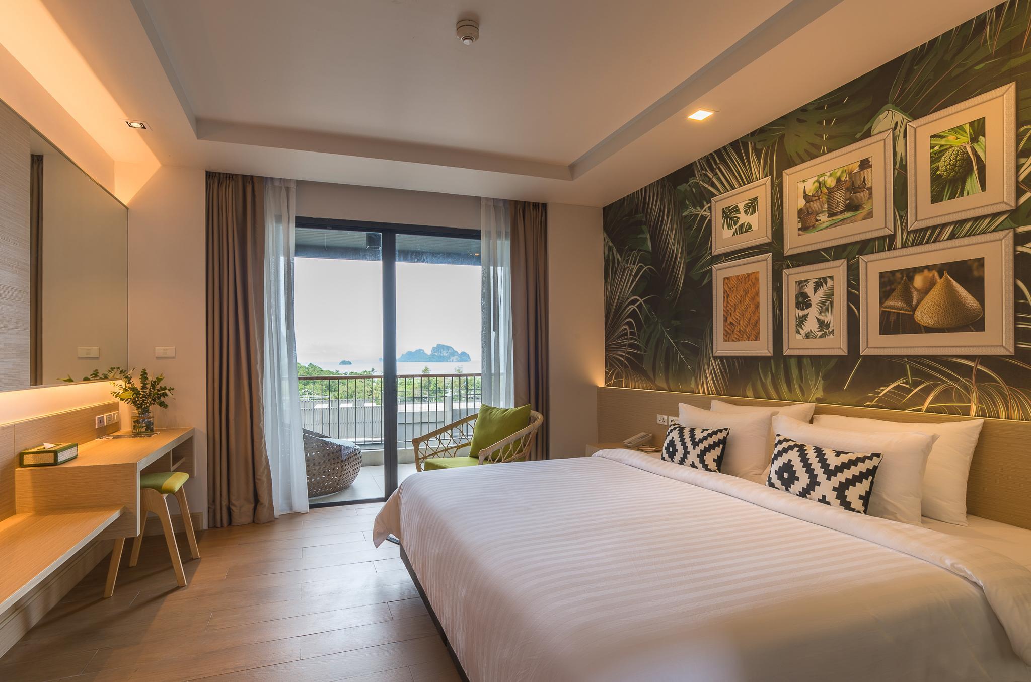 DELUXE SEA VIEW