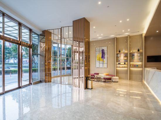 Lavande Hotel (Chongzhou Wanda Plaza) 17/51