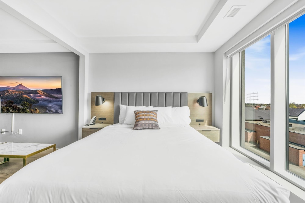 Skye Hotel & Residences, BW Signature Collection 18/30