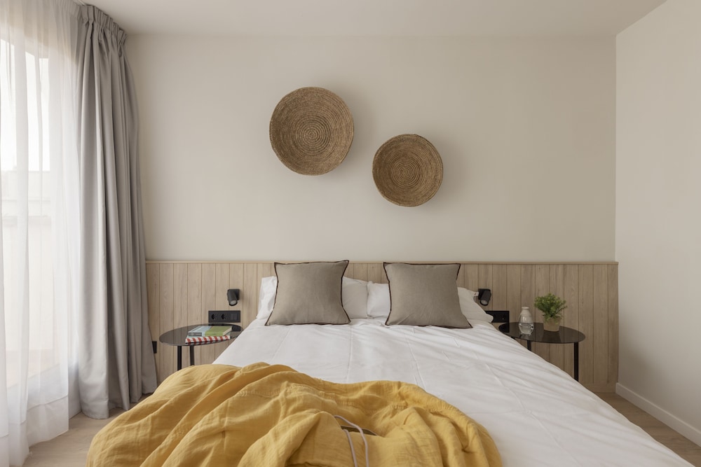 1 BEDROOM, APARTMENT, TERRACE