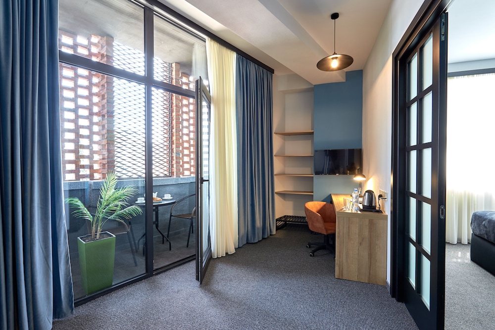 Graphica Tbilisi Hotel 27/36